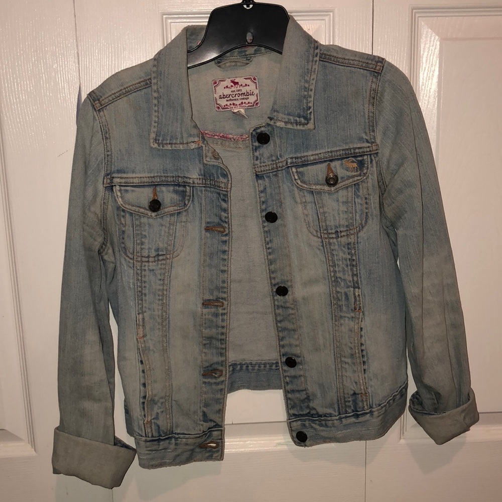 Light Jean Jacket by ABERCROMBIE✨🌸